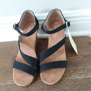 Toms Wedges